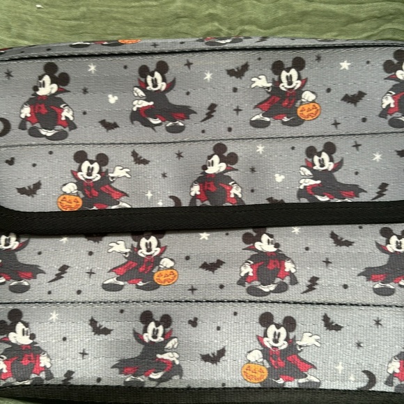 Harveys Seatbelt Disney Vampire Mickey Medium Crossbody NWT SOLD OUT - Picture 6 of 16